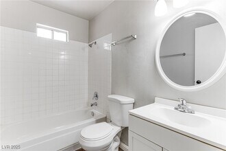 Building Photo - 444 N 13th St