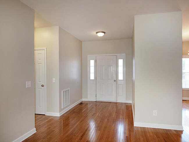 Building Photo - 32 Beryl Cir