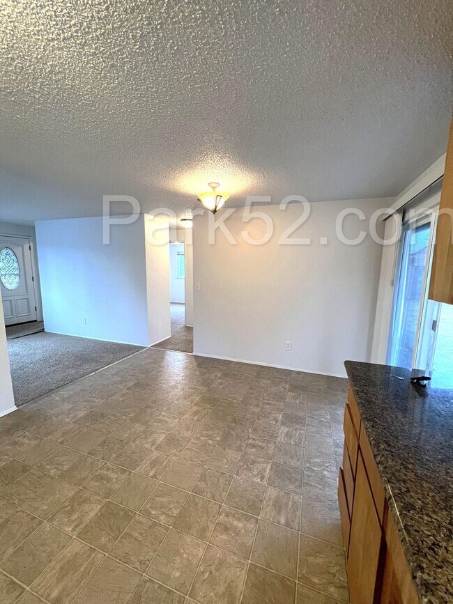Building Photo - Spanaway Area 3 Bedroom Rambler