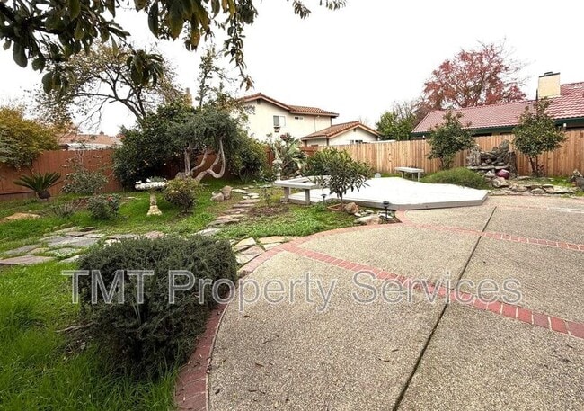 Building Photo - 2 Polvadera Ct