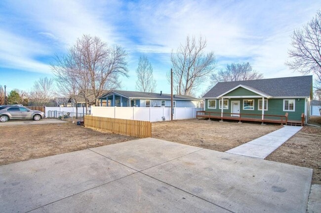 Building Photo - 126 2nd St