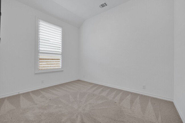 Building Photo - Modern Comfort Meets Style in This Immacul...