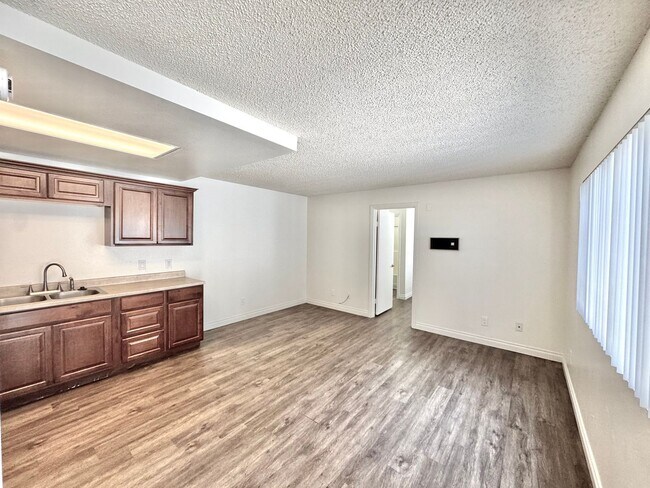 Foto del edificio - Senior/Disabled Community: 1bd/1ba Nicely updated! On-site laundry, LVP flooring, NO STAIRS! **Se...