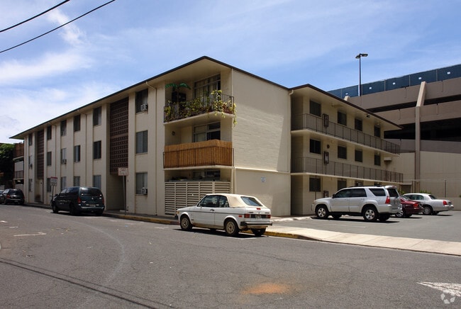 Building Photo - Iolani Banyan