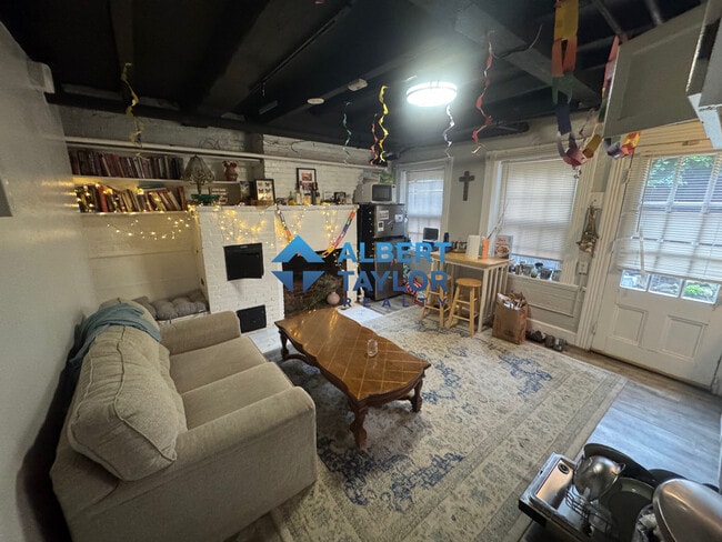 Building Photo - 5 Champney Pl