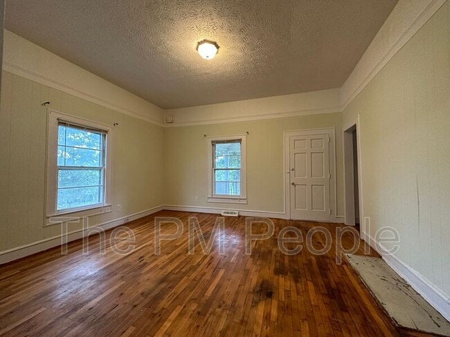 Building Photo - 113 S 7th St