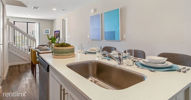 Building Photo - 2 br, 2 bath Townhome - 10401 NW 7th St
