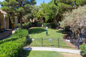 Building Photo - West Town