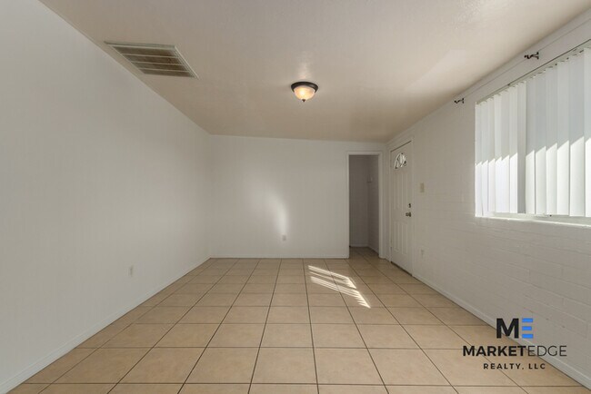 Foto del edificio - 3Bed/1Bath House at 35th/McDowell! $899 Mo...