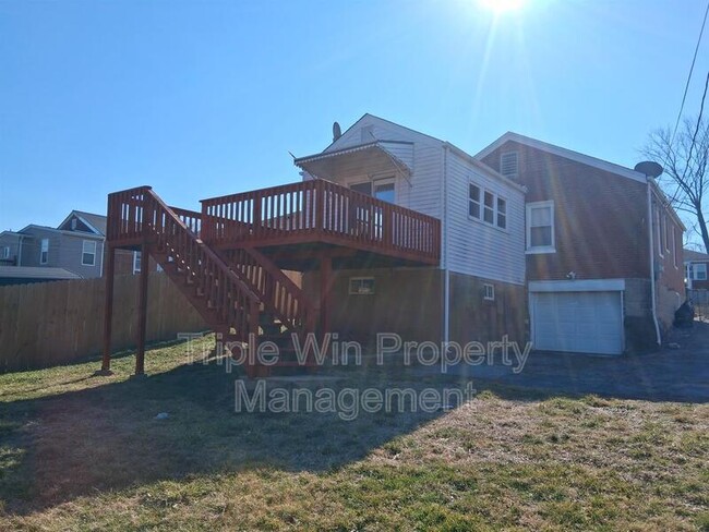 Building Photo - 313 Carthage Ave