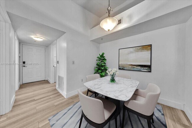 Foto del edificio - 2516 Centergate Dr