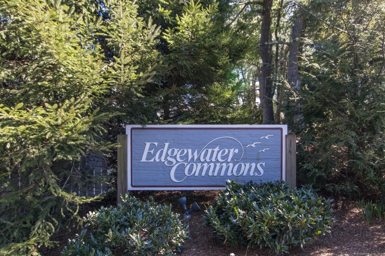 Primary Photo - 32 Edgewater Commons Ln