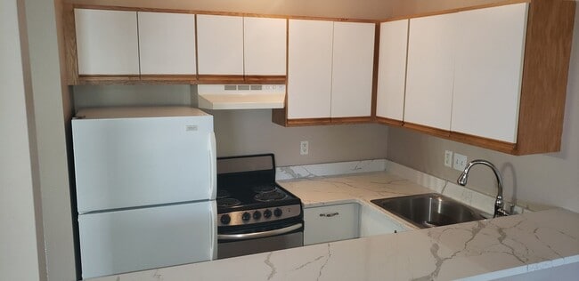 Building Photo - Affordable 1 bedroom in town