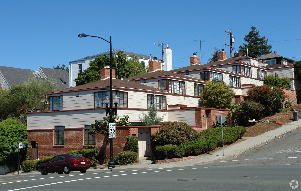 Primary Photo - 701 Georgia St