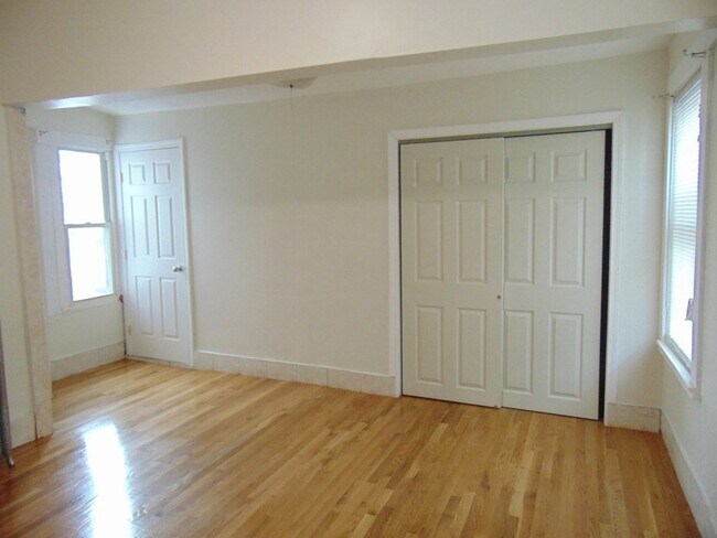 Building Photo - 39 Bowen Ave