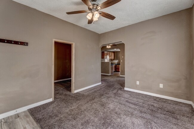 Foto del edificio - 812 Allen Ave