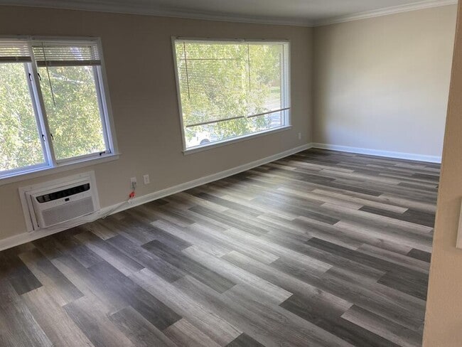 Building Photo - 9421 W North Ave