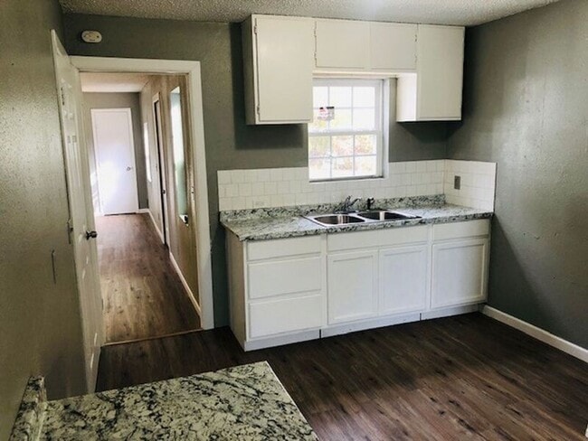 Building Photo - Updated North Tulsa Home