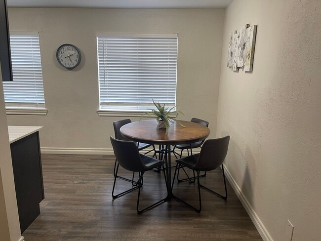 Building Photo - Charming 1-Bed, 1-Bath Apartment steps from the Plaza District