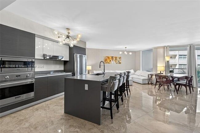 Foto del edificio - 9821 E Bay Harbor Dr