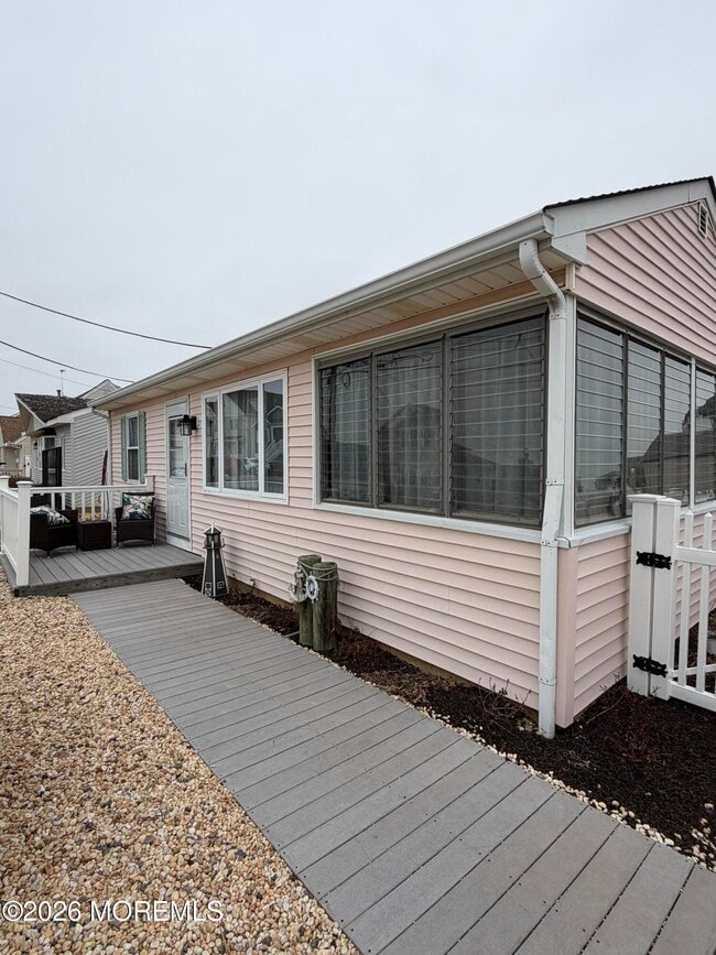Building Photo - 410 8th Ave