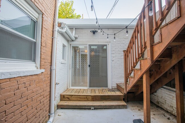 Building Photo - Lovely Studio Apartment in Truxton Circle ...