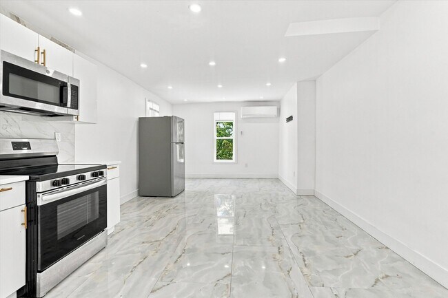 Building Photo - 1103 N 41st St