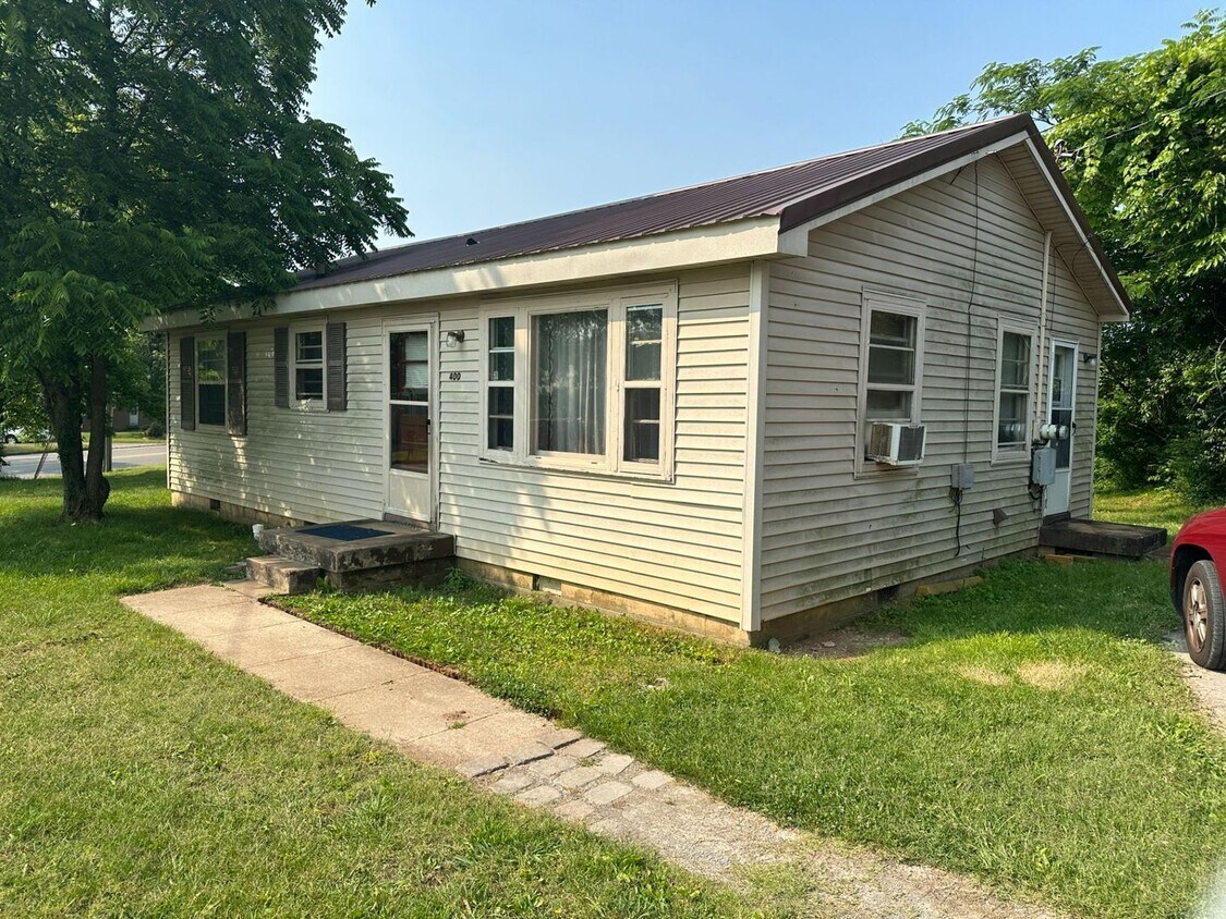 Primary Photo - 2 Bedroom Home For Rent Near Lowes On Madi...