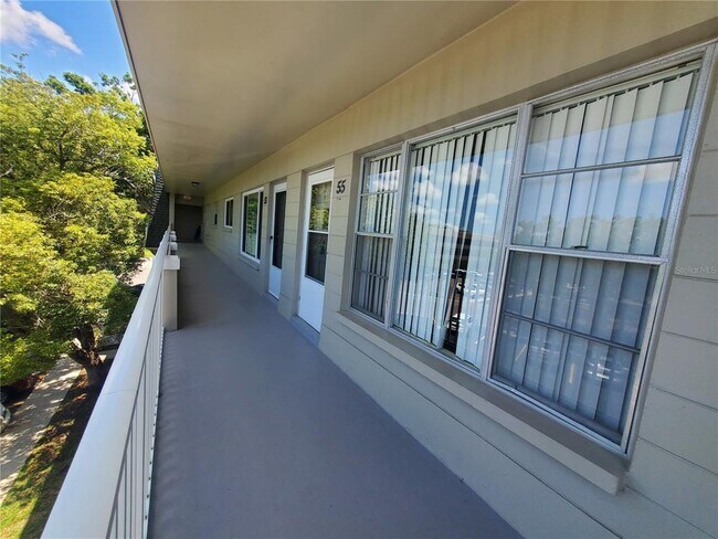 Building Photo - 2427 Rhodesian Dr