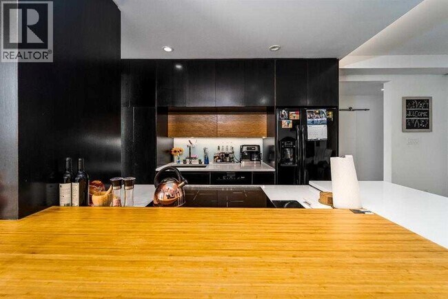 Building Photo - 351 Skeena Cres W