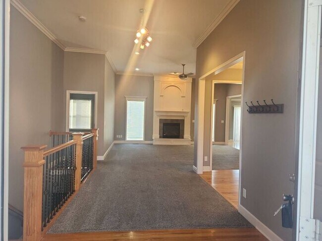 Foto del edificio - Gorgeous 4 Bedroom, 3 Bathroom, 3 Car Gara...