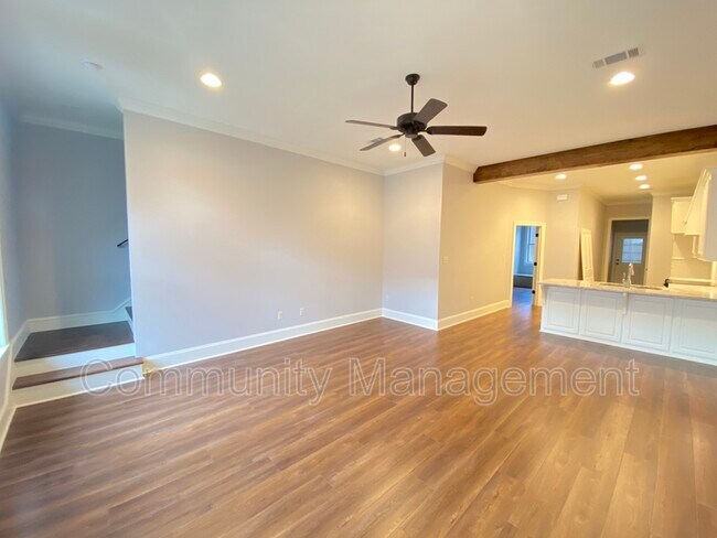 Building Photo - 13802 Azalea Dr