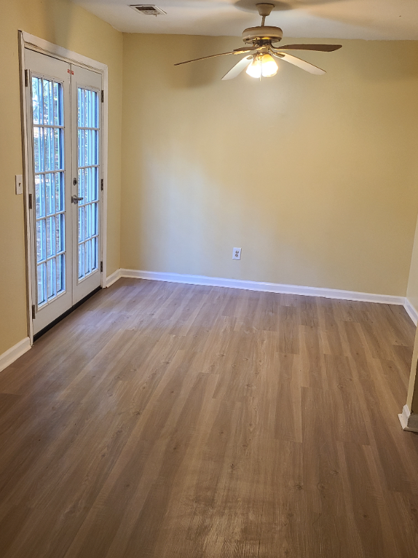 Photo - 4110 Hawthorne Cir Apartment