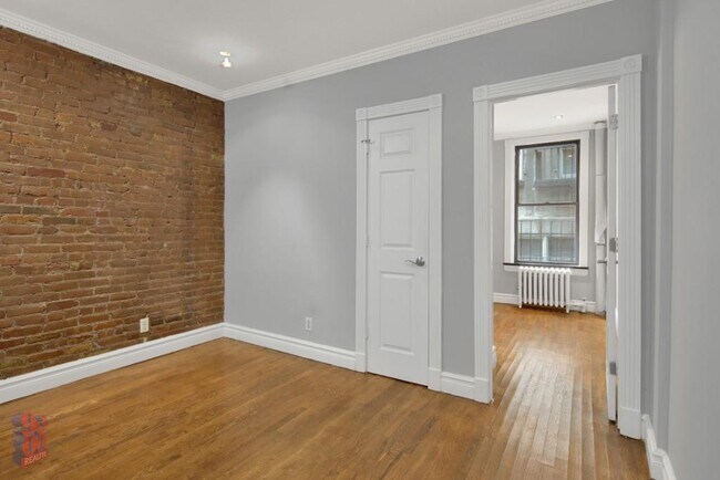 Foto del edificio - 221 E 23rd St