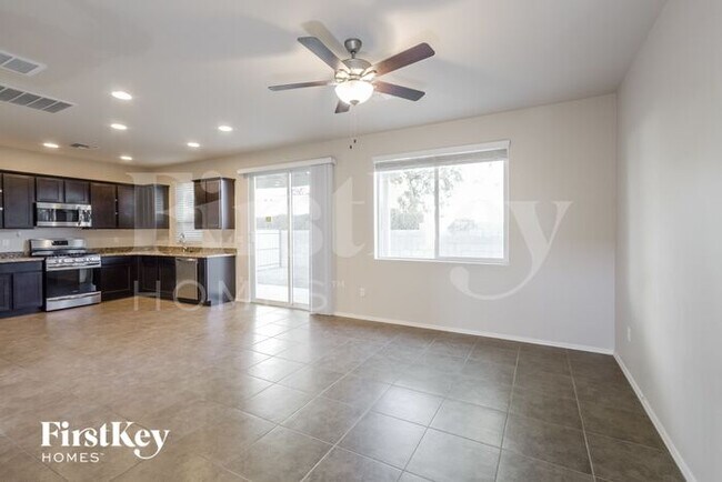 Building Photo - 2852 N Fair Oaks Ave