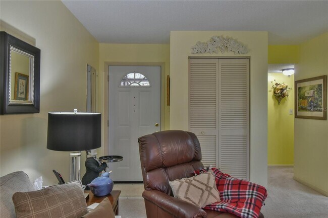 Building Photo - 648 Midway Dr