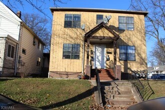Building Photo - 580 E Milton Ave