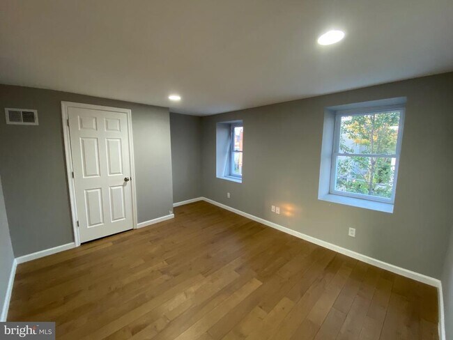 Building Photo - 1252 S 31st St