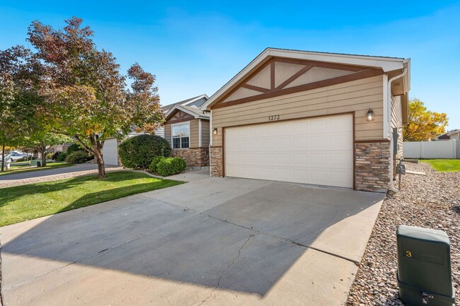 Building Photo - 3 Bedroom, 2 Bath Patio Home Now Available!