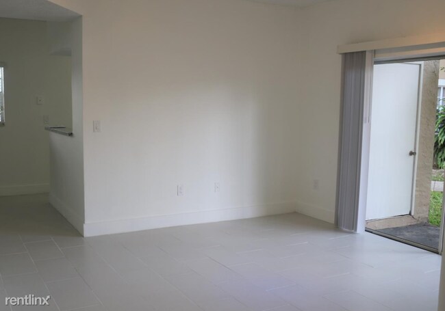 Foto del edificio - 3 br, 2 bath  - 2001 NW 96th Ter