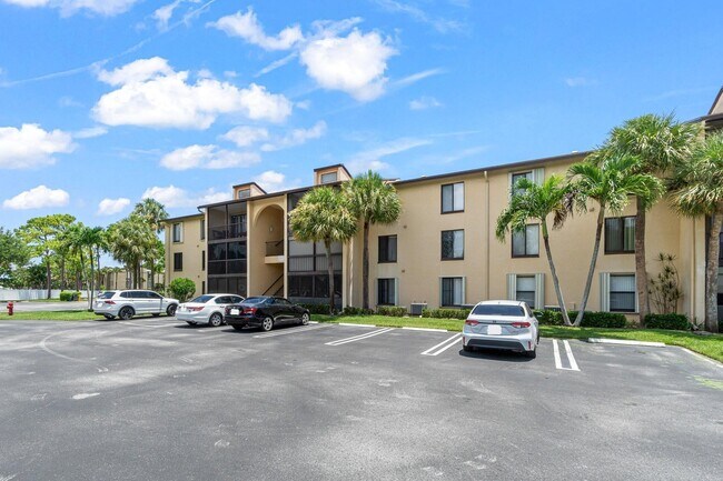 Building Photo - 811 Sky Pine Way