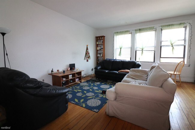 Building Photo - 3 br, 1 bath Apartment - 126 Babcock St 28