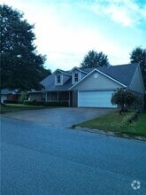 Building Photo - 3053 Setter St