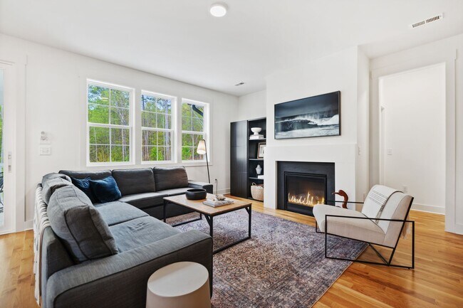 Foto del edificio - Gorgeous 4 Bedroom House + Bonus Room in B...