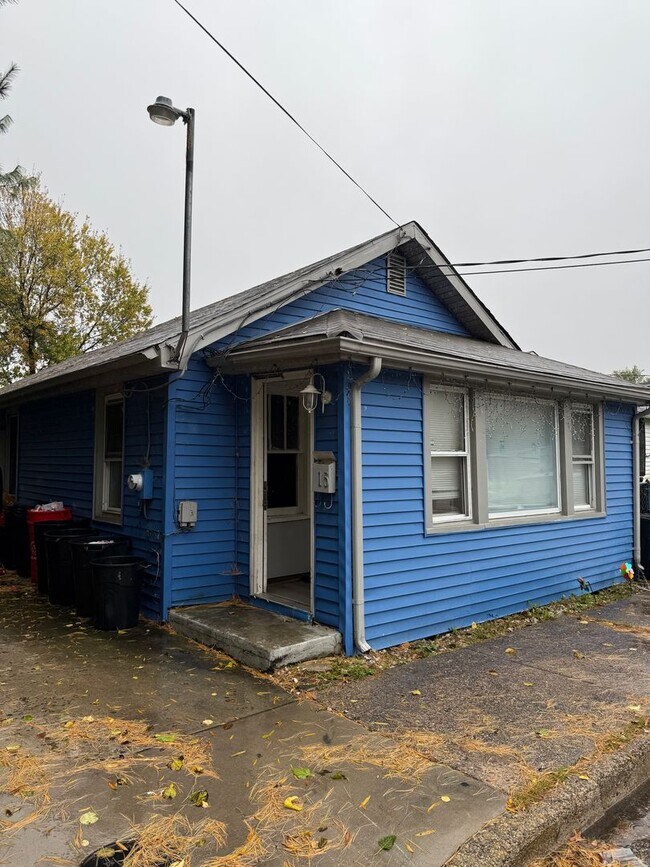 Building Photo - 15 Deming Ave