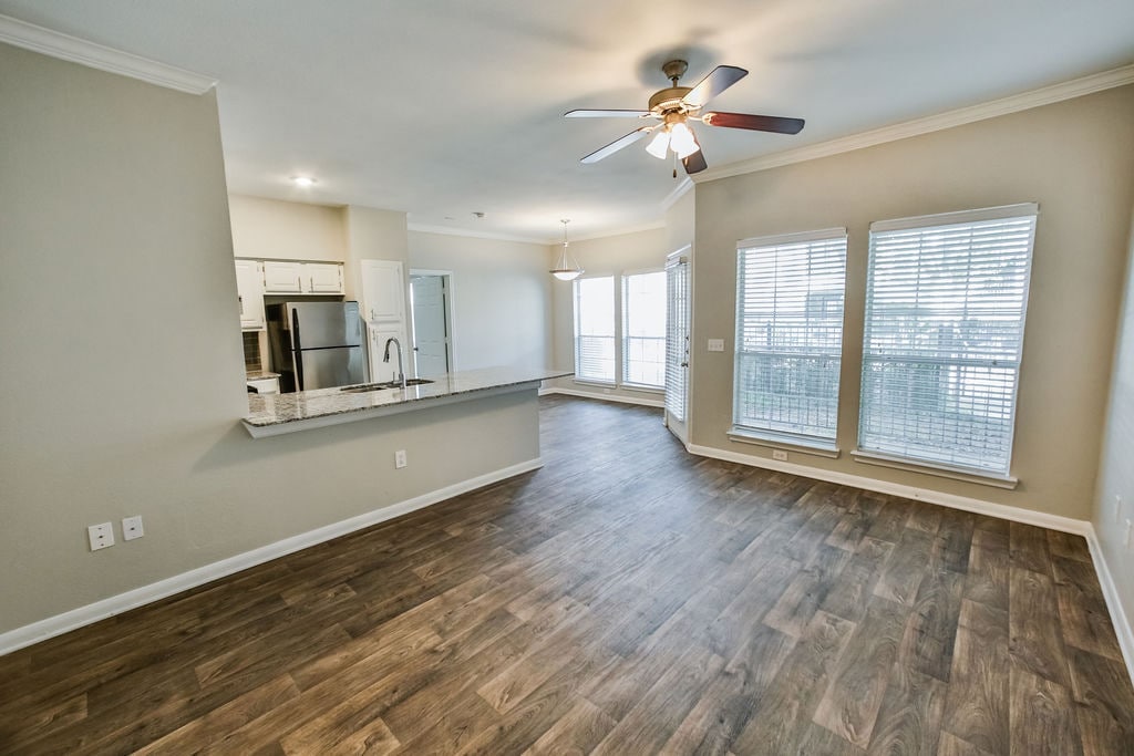 Primary Photo - Get a $750 GC + $750 Off Rent!