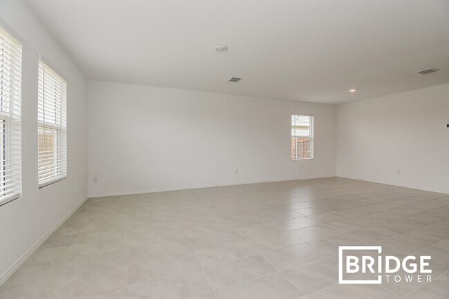 Foto del edificio - 5430 Bristle Leaf Dr