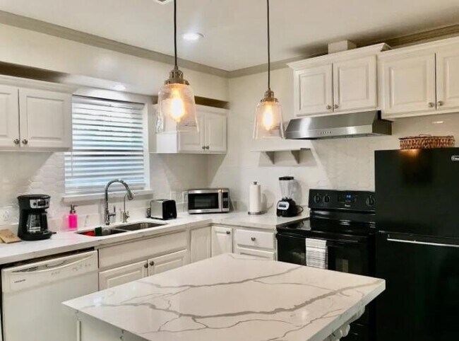 Foto del edificio - 9775 Pine Lake Dr