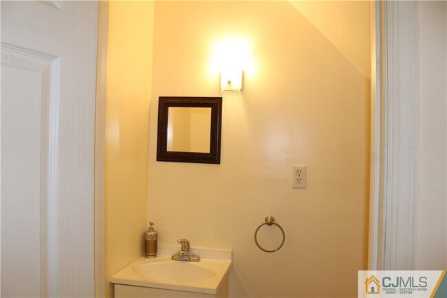Foto del edificio - 949 Ellis Pkwy