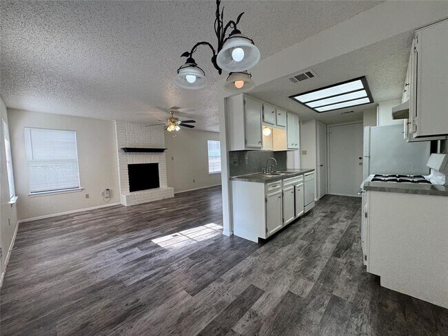 Foto del edificio - 3516 Rollingway Cove